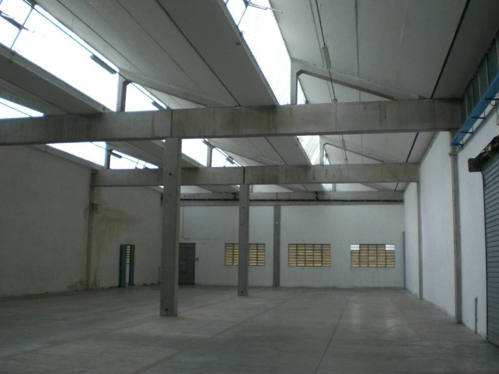 capannone in vendita a Reggio nell'Emilia