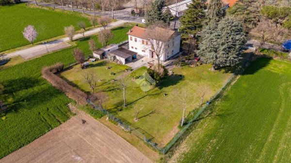 casa indipendente in vendita a Reggio nell'Emilia in zona Rivalta