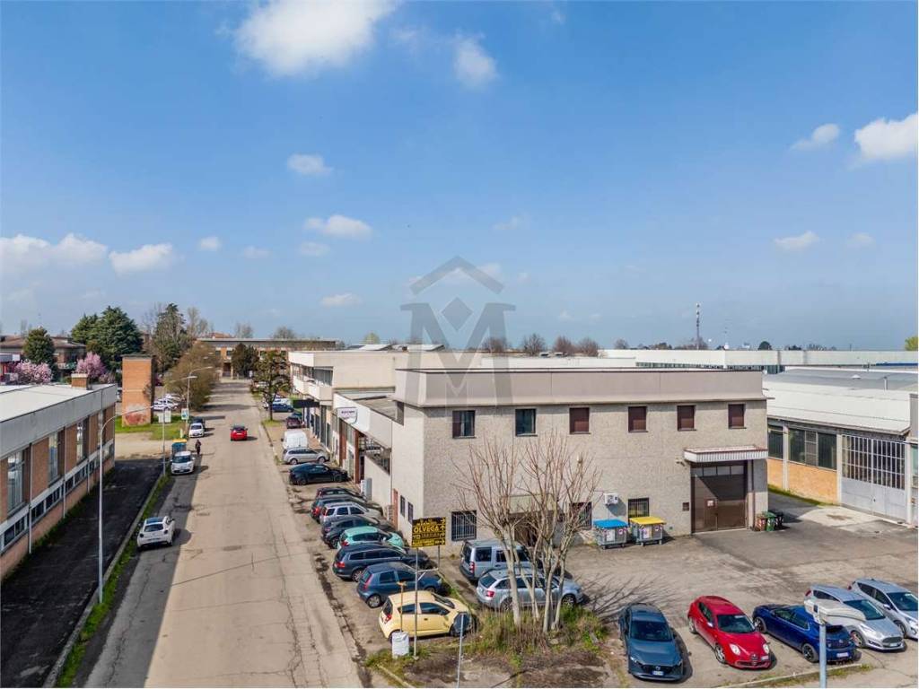 locale commerciale in vendita a Reggio nell'Emilia in zona Baragalla