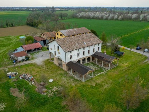 casale in vendita a Reggio nell'Emilia