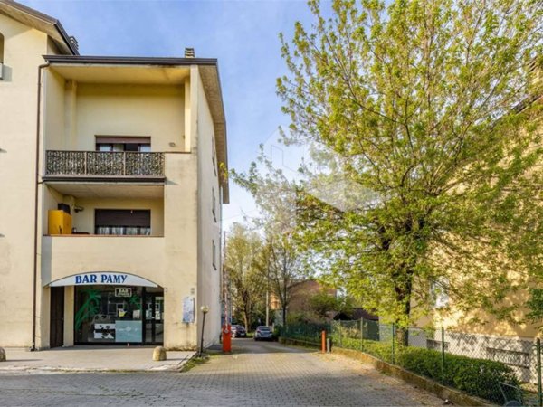 negozio in vendita a Reggio nell'Emilia in zona Pieve Modolena