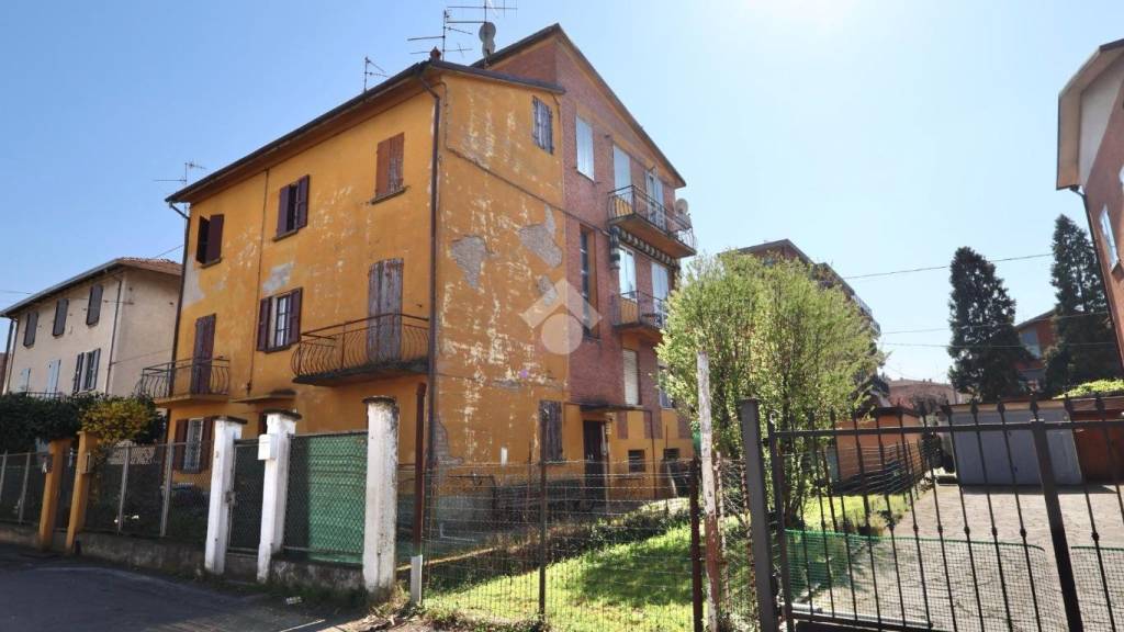 appartamento in vendita a Reggio nell'Emilia in zona Tribunale