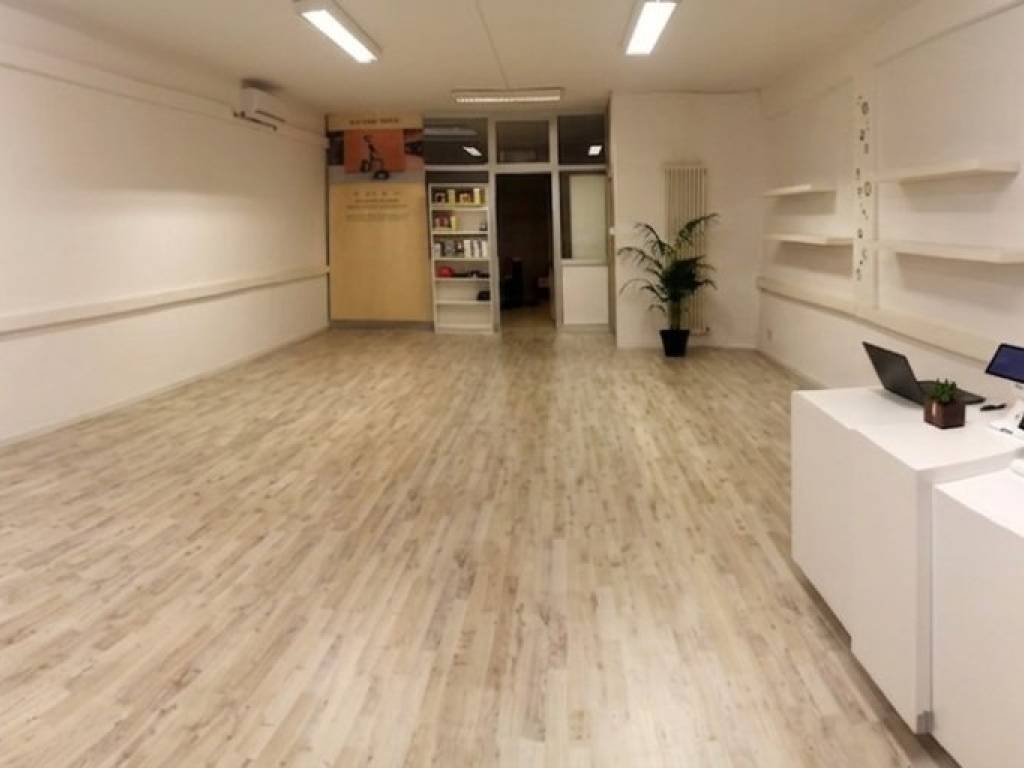 negozio in vendita a Reggio nell'Emilia