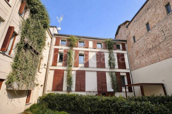 appartamento in vendita a Reggio nell'Emilia in zona Città Storica