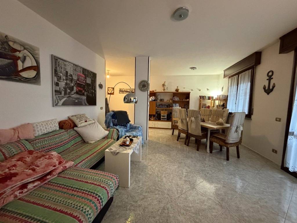 appartamento in vendita a Reggio nell'Emilia in zona Città Storica