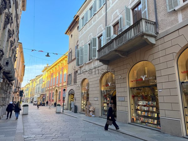 appartamento in vendita a Reggio nell'Emilia in zona Città Storica