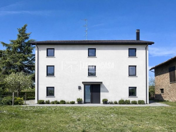 casa indipendente in vendita a Reggio nell'Emilia in zona Rivalta
