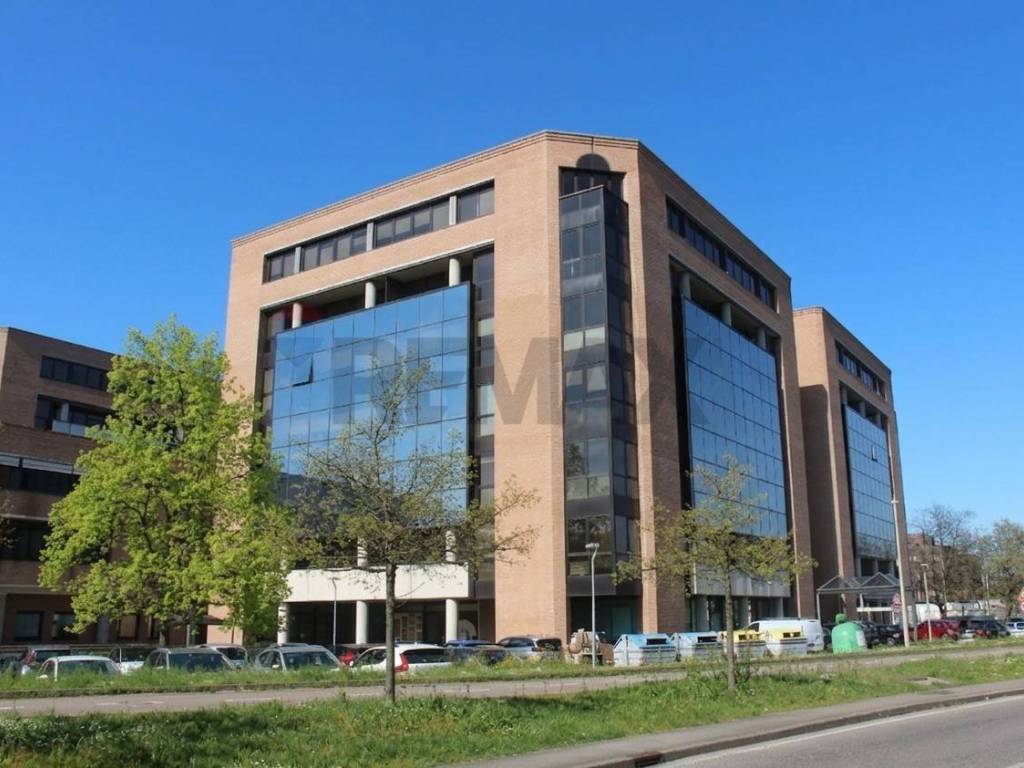 ufficio in vendita a Reggio nell'Emilia in zona Tribunale