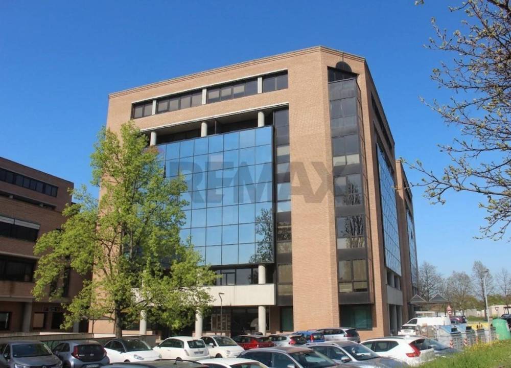 ufficio in vendita a Reggio nell'Emilia in zona Tribunale