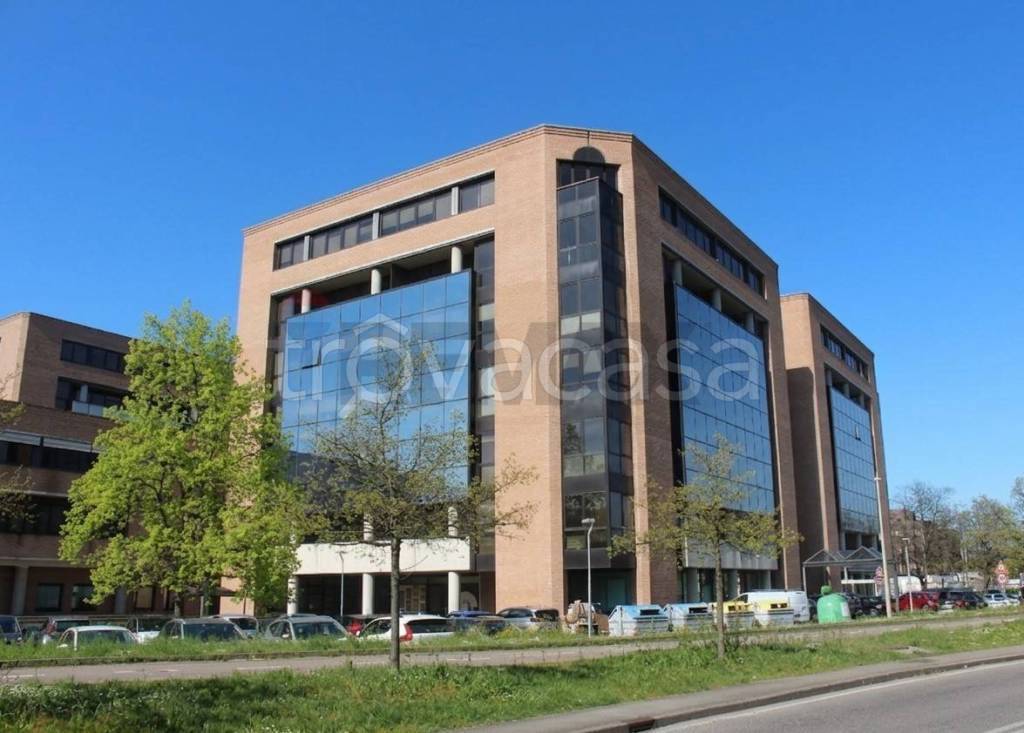 ufficio in vendita a Reggio nell'Emilia in zona Tribunale