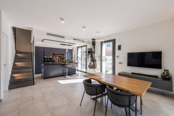 casa indipendente in vendita a Reggio nell'Emilia in zona Città Storica