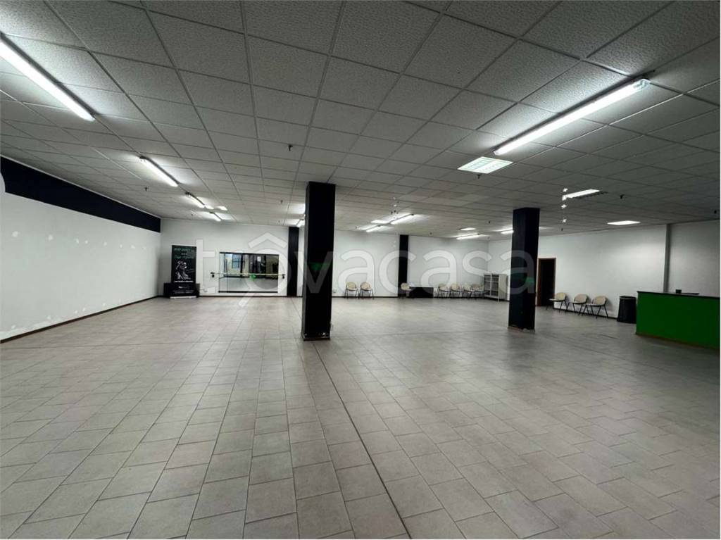 negozio in vendita a Reggio nell'Emilia in zona Carrozzone