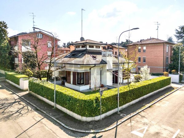 casa indipendente in vendita a Reggio nell'Emilia in zona Città Storica