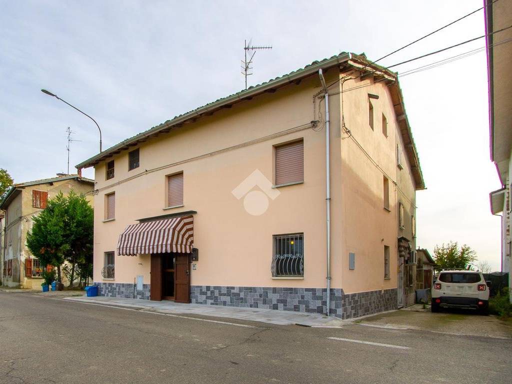 casa indipendente in vendita a Reggio nell'Emilia
