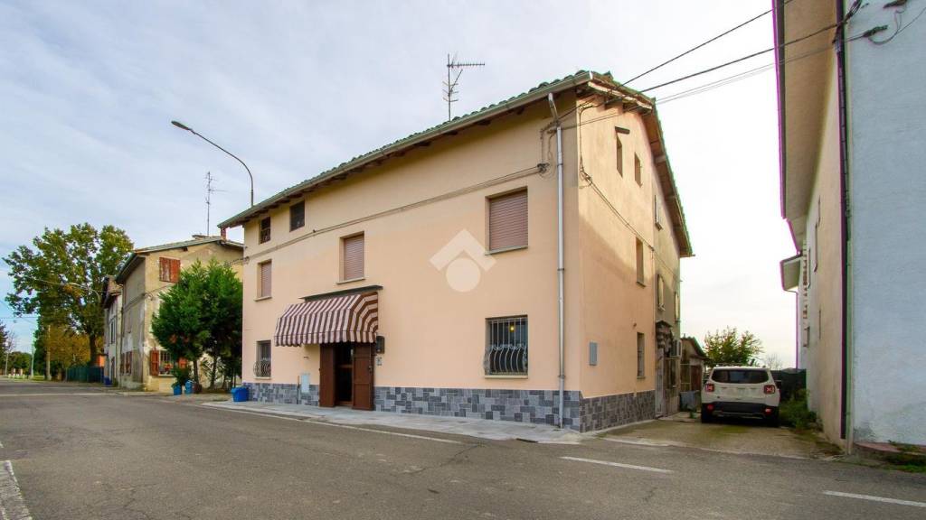 casa indipendente in vendita a Reggio nell'Emilia in zona Marmirolo