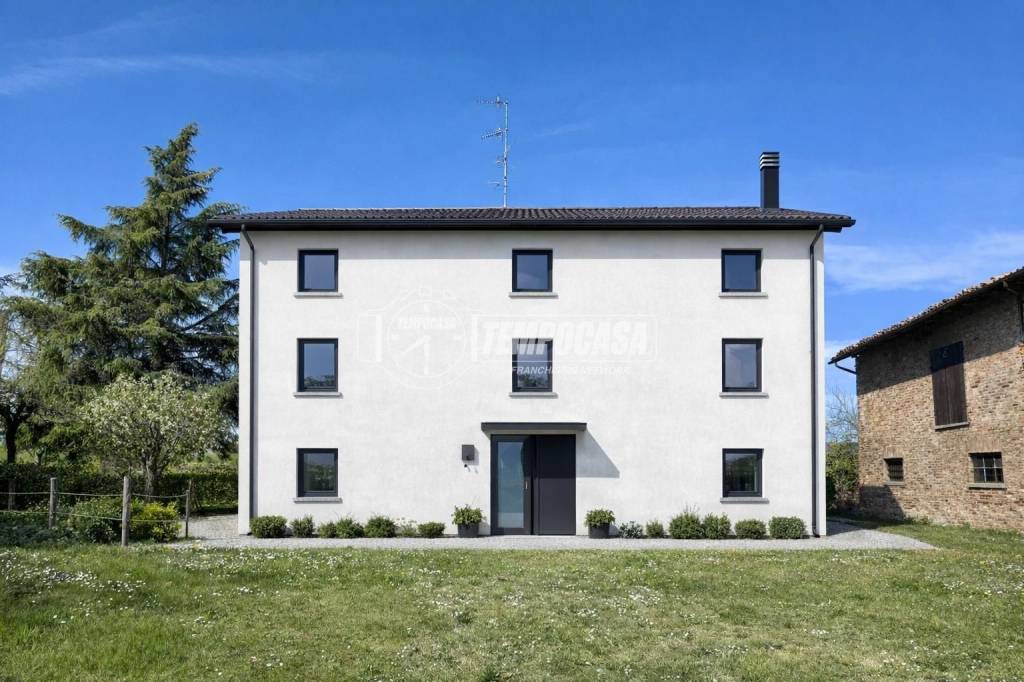 casa indipendente in vendita a Reggio nell'Emilia in zona Rivalta