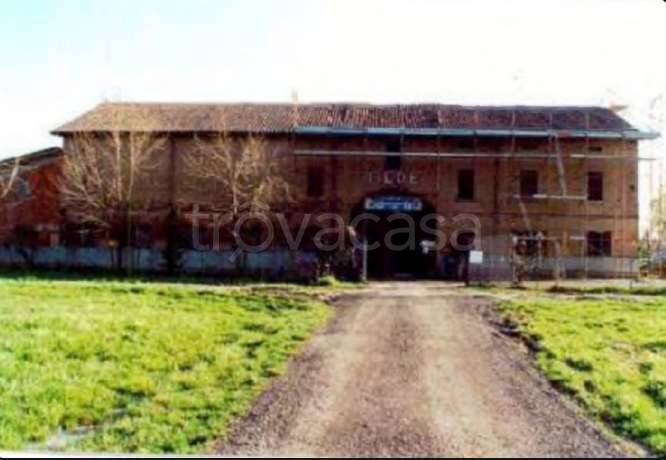 casale in vendita a Reggio nell'Emilia in zona Tribunale