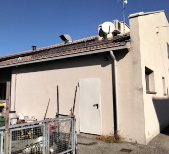 negozio in vendita a Reggio nell'Emilia in zona Tribunale