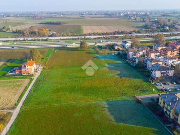 terreno edificabile in vendita a Reggio nell'Emilia in zona Roncocesi