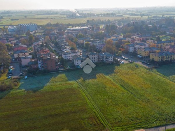 terreno edificabile in vendita a Reggio nell'Emilia in zona Roncocesi