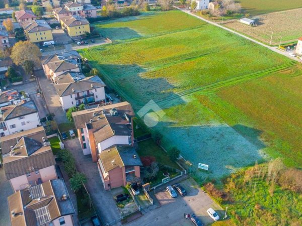 terreno edificabile in vendita a Reggio nell'Emilia in zona Roncocesi
