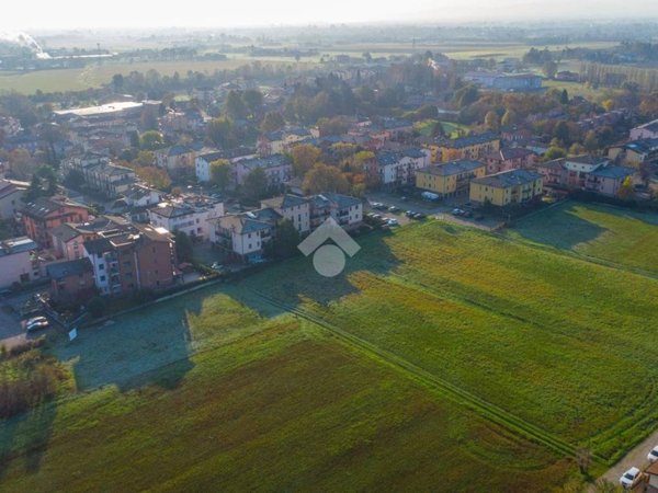 terreno edificabile in vendita a Reggio nell'Emilia in zona Roncocesi