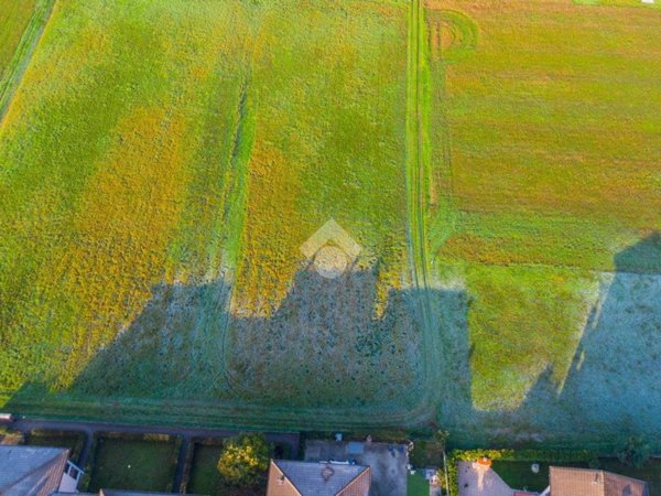 terreno edificabile in vendita a Reggio nell'Emilia in zona Roncocesi