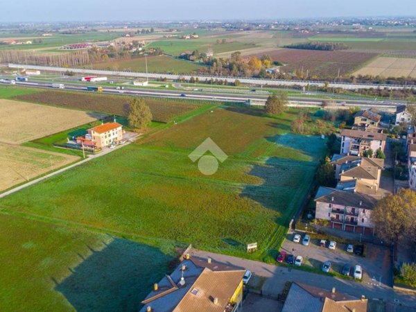 terreno edificabile in vendita a Reggio nell'Emilia in zona Roncocesi