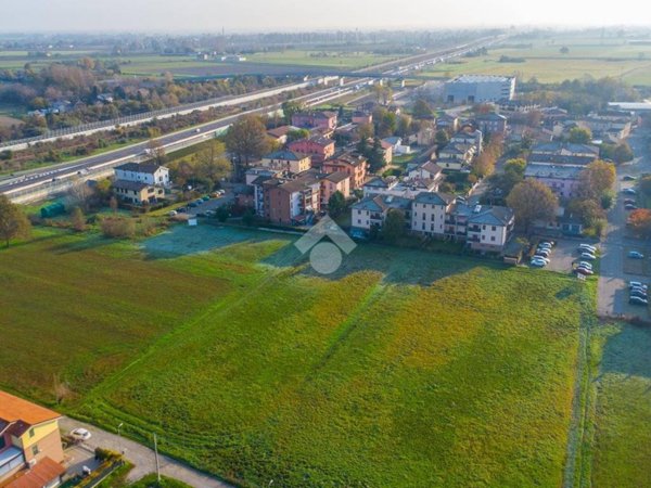 terreno edificabile in vendita a Reggio nell'Emilia in zona Roncocesi