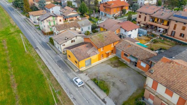 casa indipendente in vendita a Reggio nell'Emilia in zona San Bartolomeo