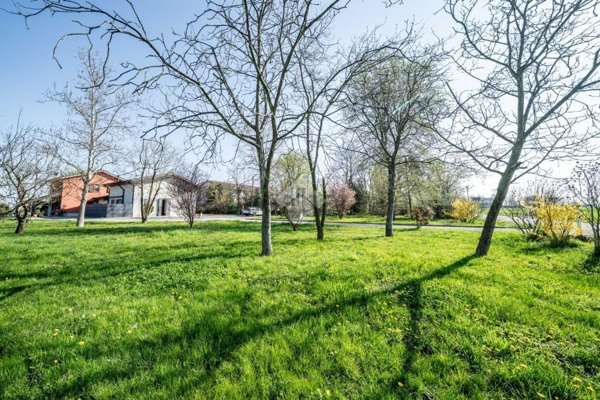 casa indipendente in vendita a Reggio nell'Emilia in zona Gavassa