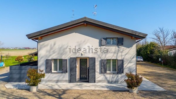 casa indipendente in vendita a Reggio nell'Emilia in zona Gavassa