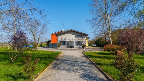 casa indipendente in vendita a Reggio nell'Emilia in zona Gavassa