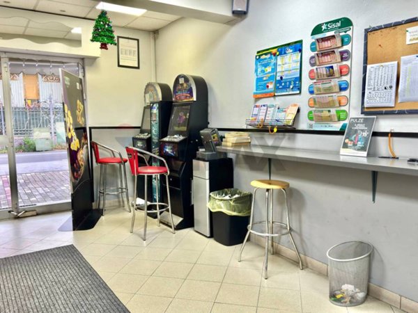 negozio in vendita a Reggio nell'Emilia in zona Santa Croce