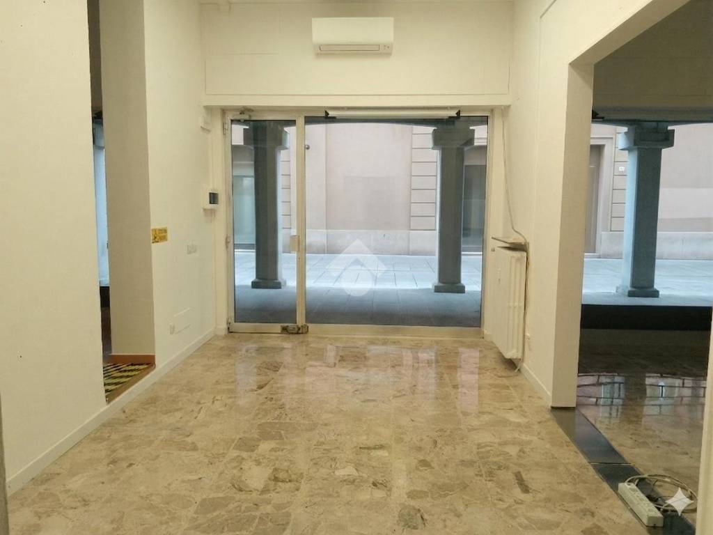 negozio in vendita a Reggio nell'Emilia