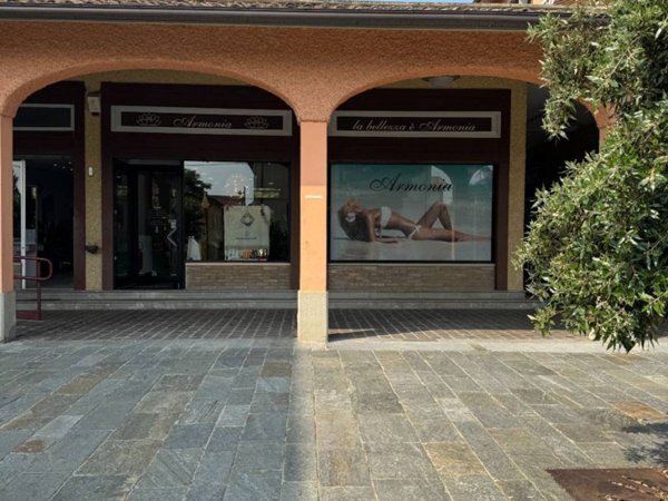 negozio in vendita a Reggio nell'Emilia