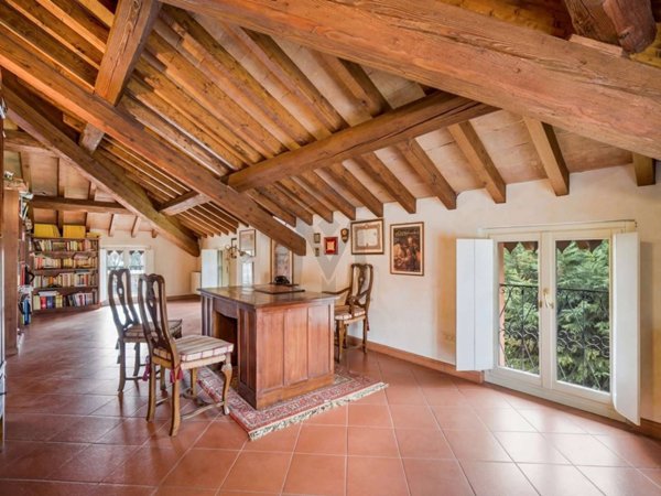 casa indipendente in vendita a Reggio nell'Emilia in zona Città Storica