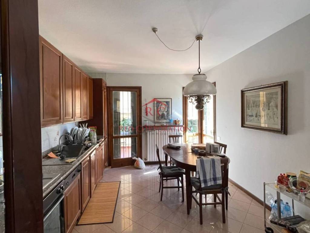 casa indipendente a Reggio nell'Emilia in zona San Pellegrino / Villa Canali