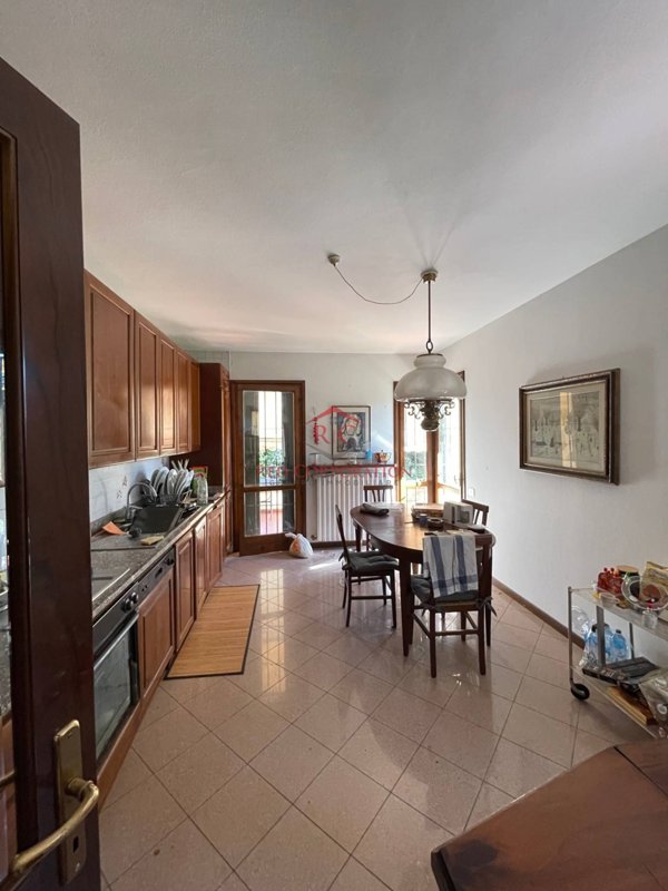 casa indipendente a Reggio nell'Emilia in zona San Pellegrino / Villa Canali