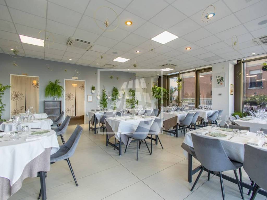 negozio in vendita a Reggio nell'Emilia in zona Buco del Signore