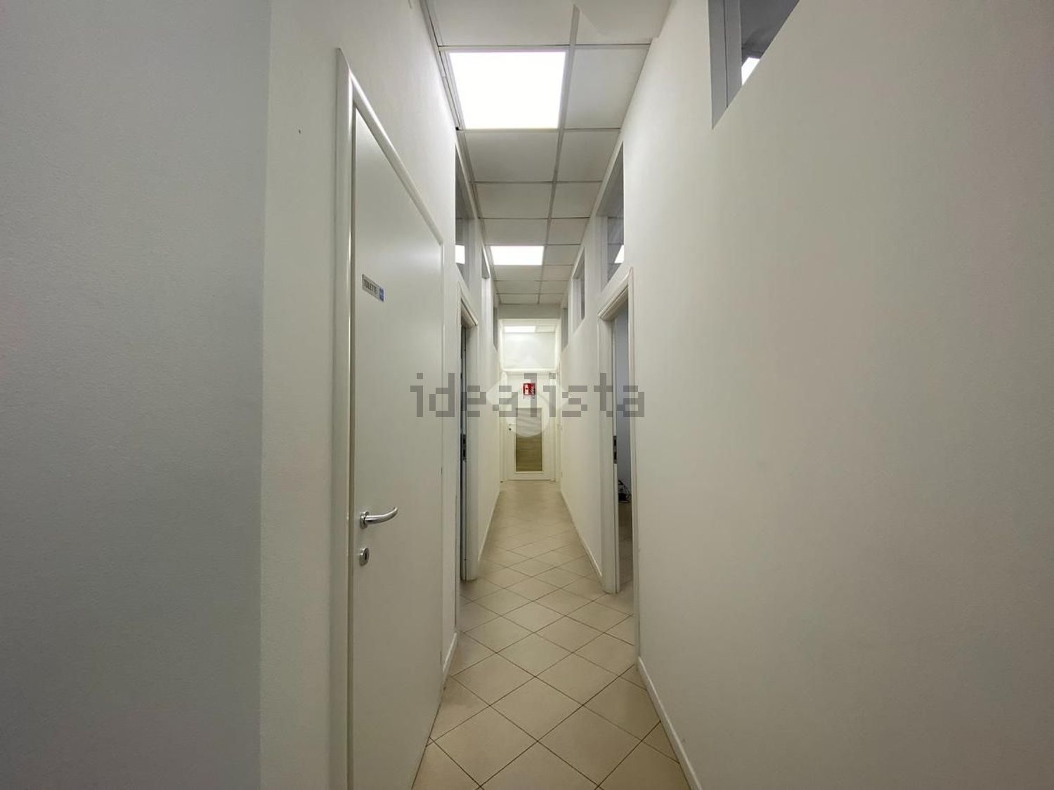 negozio in vendita a Reggio nell'Emilia in zona San Prospero Strinati