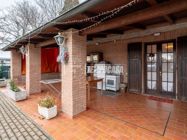 casa indipendente in vendita a Reggio nell'Emilia in zona Gavassa