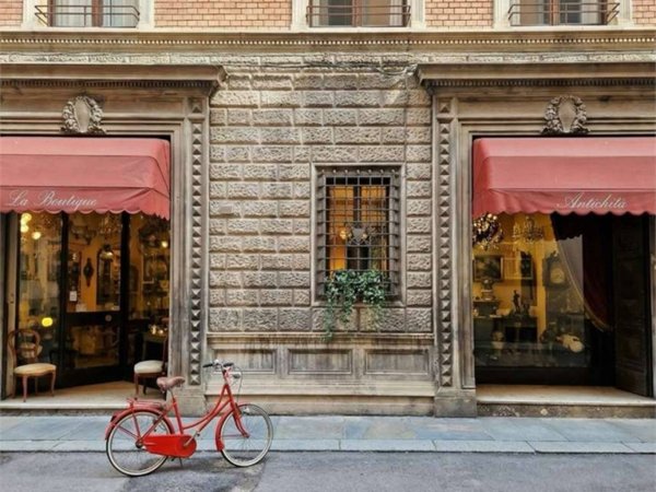 ufficio in vendita a Reggio nell'Emilia in zona Città Storica