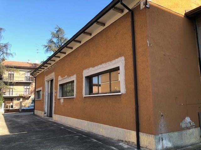 locale commerciale in vendita a Reggio nell'Emilia in zona Pieve Modolena