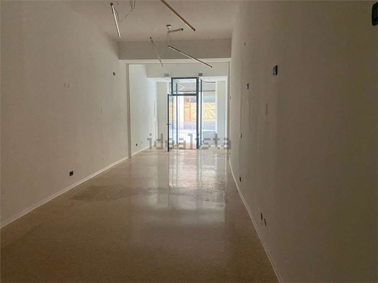 negozio in vendita a Reggio nell'Emilia in zona Città Storica