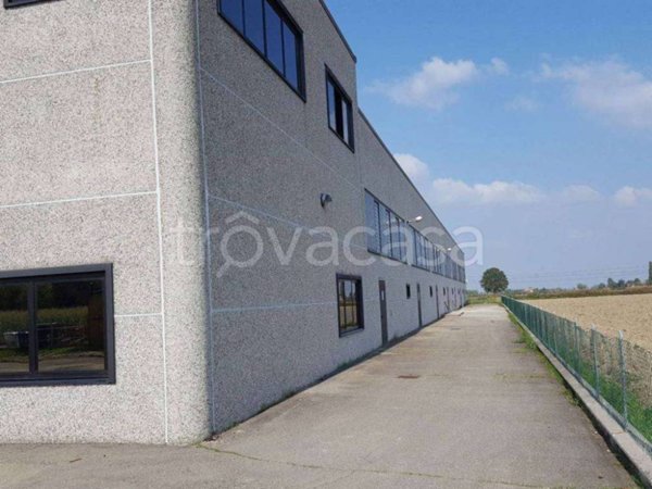 locale commerciale in vendita a Reggio nell'Emilia in zona San Maurizio