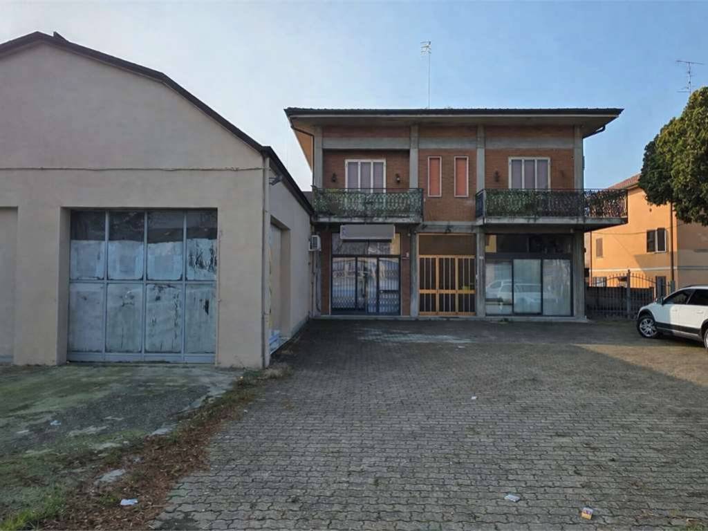 locale commerciale in vendita a Reggio nell'Emilia
