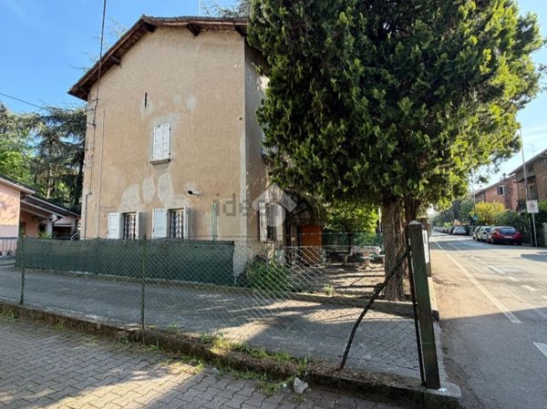 casa indipendente in vendita a Reggio nell'Emilia in zona Santa Croce