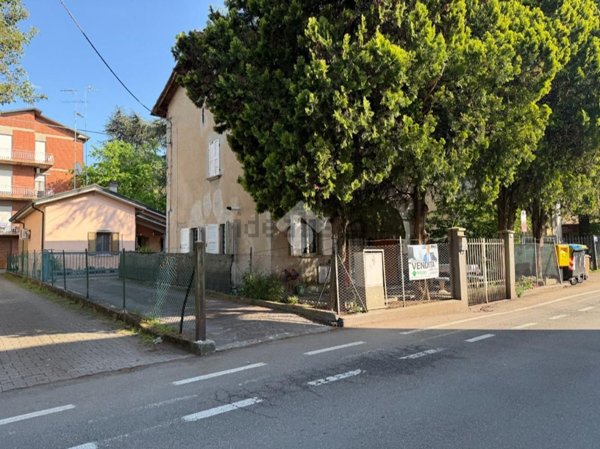 casa indipendente in vendita a Reggio nell'Emilia in zona Santa Croce