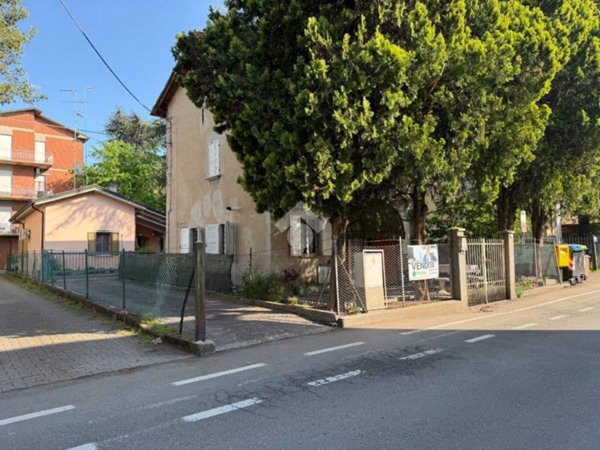 casa indipendente in vendita a Reggio nell'Emilia in zona Santa Croce